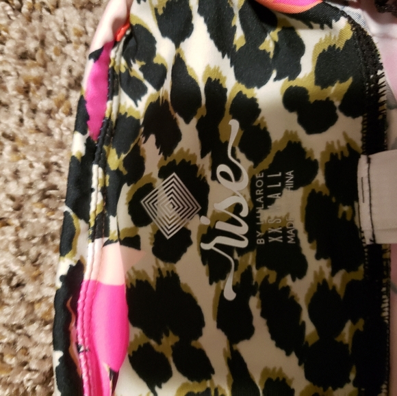 LulaRoe Brave Athletic Leggings XXS - Picture 4 of 4